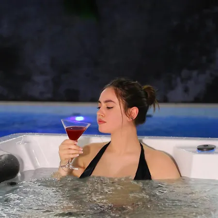호텔 Doanesia Premium & 티라나