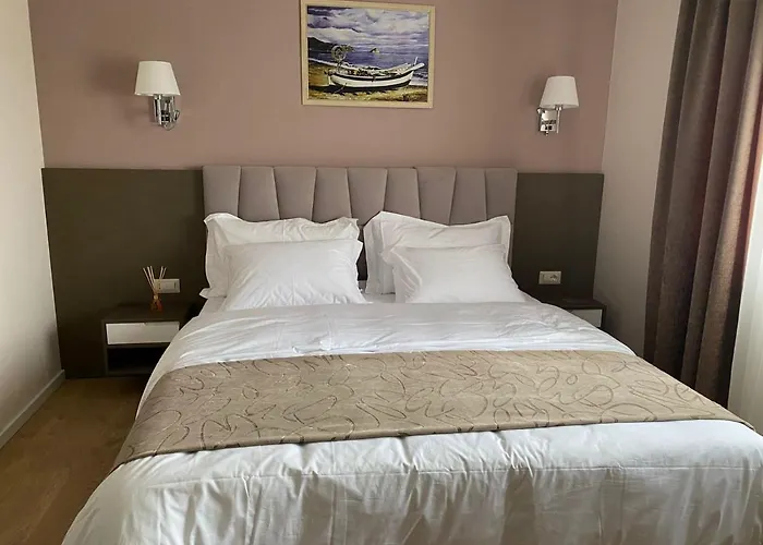 Hotel Doanesia Premium & Mezez