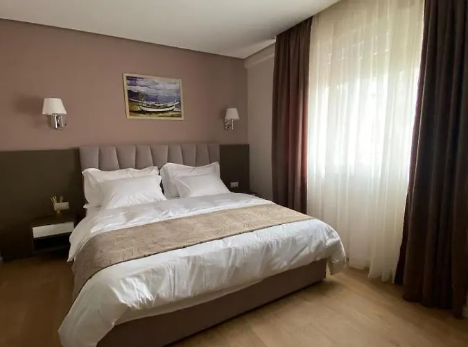 מלון Doanesia Premium & 4*