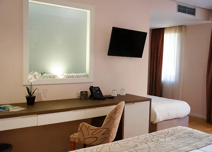 Hotel Doanesia Premium & Mezez