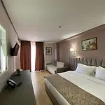 Hotel Doanesia Premium & Mezez