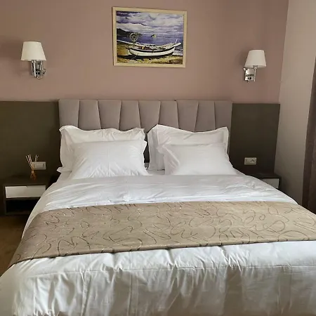 Hotel Doanesia Premium & Mezez