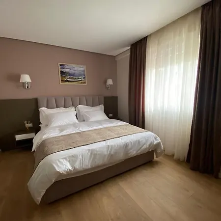 فندق Doanesia Premium & 4*