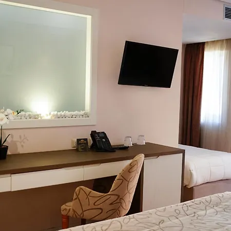 Hotel Doanesia Premium & Mezez