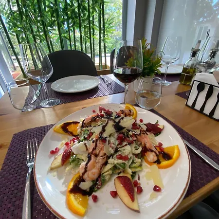 Doanesia Premium & فندق