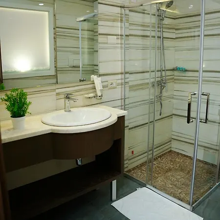 Doanesia Premium & 4* Tirana