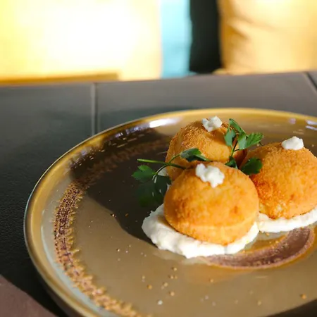 Doanesia Premium & Hotel Mezez