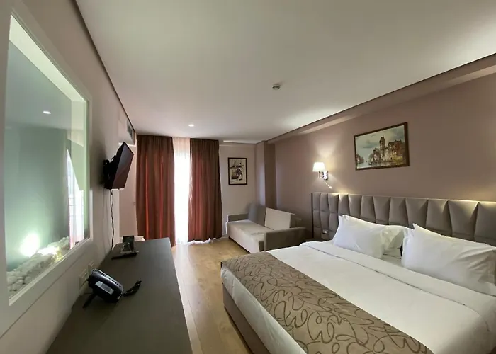 Hotel Doanesia Premium & Mezez